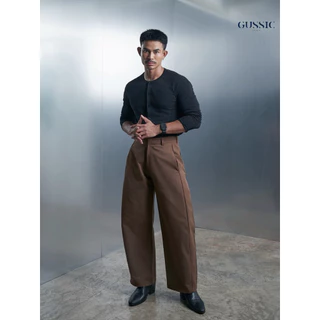 GUSSIC- UNI BARREL กางเกงบาเรล กางเกงทรงโค้ง ดีไซส์ฮิต มีดีเทลกระเป๋าหลัง Men Clothing