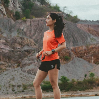 YUPSTER เสื้อวิ่งแขนสั้น ผู้หญิง รุ่น [ Trail Motion ] Women Running T-Shirt ผ้าเบา แห้งไว