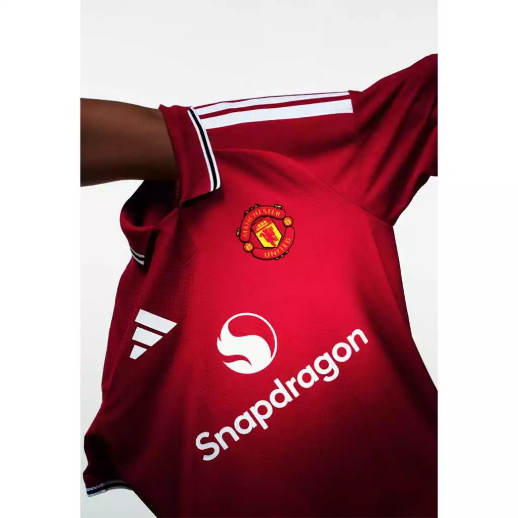 เสื้อฟุตบอล MANCHESTER UNITED 26/27 thumbnail 4