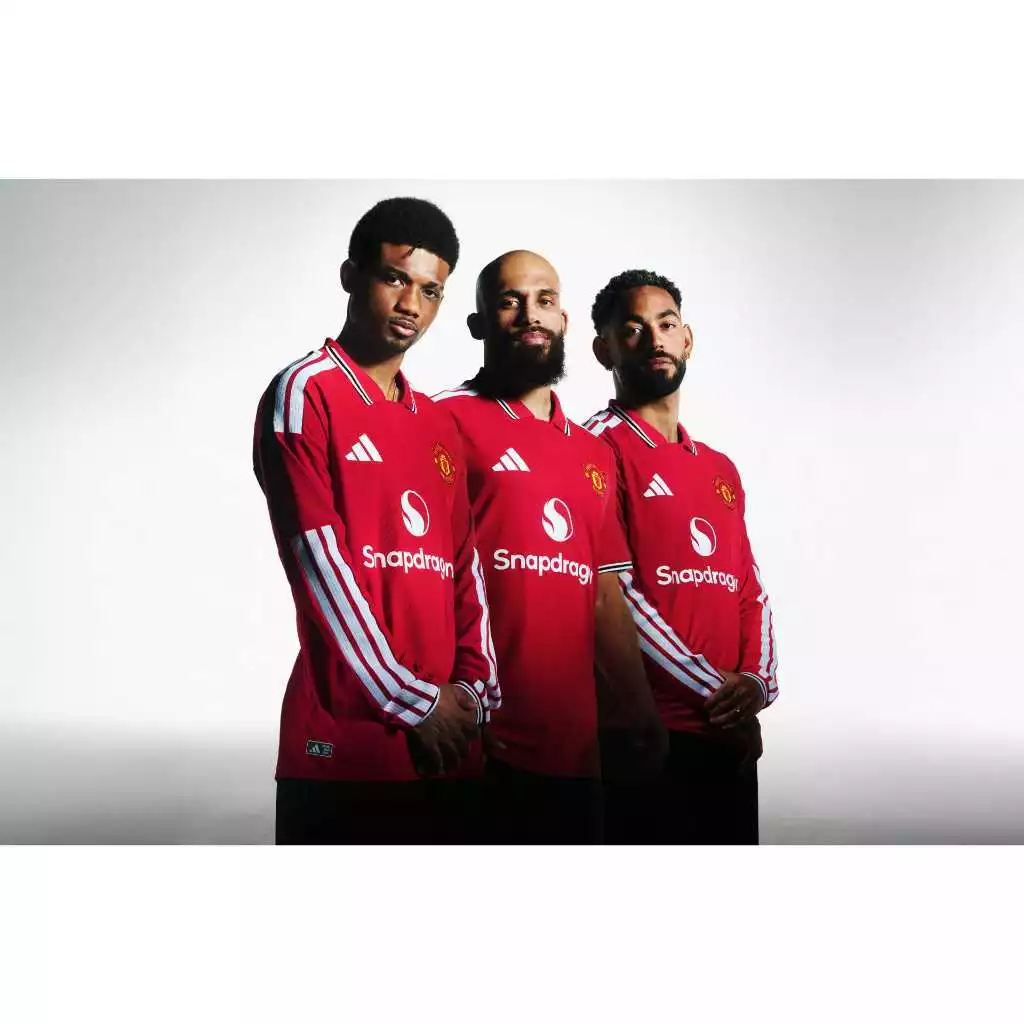 เสื้อฟุตบอล MANCHESTER UNITED 26/27 thumbnail 3