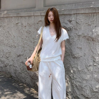 cherryshop พร้อมส่ง เสื้อยืดคอวีแขนสั้นผสมลูกไม้สีขาวใหม่สำหรับผู้หญิงฤดูร้อน ลำลองหลวมๆ นุ่มและใส่สบาย