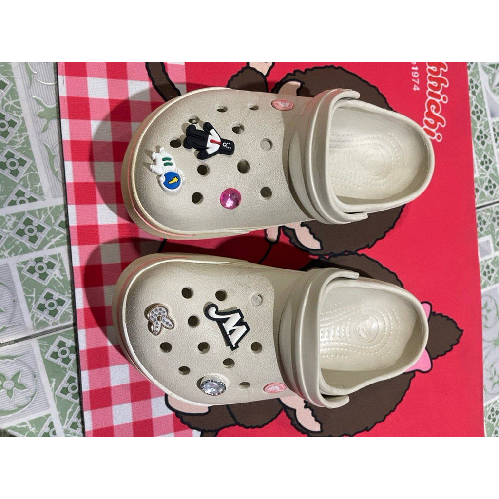 crocs แท้ size w7 สีครีม w7 =38