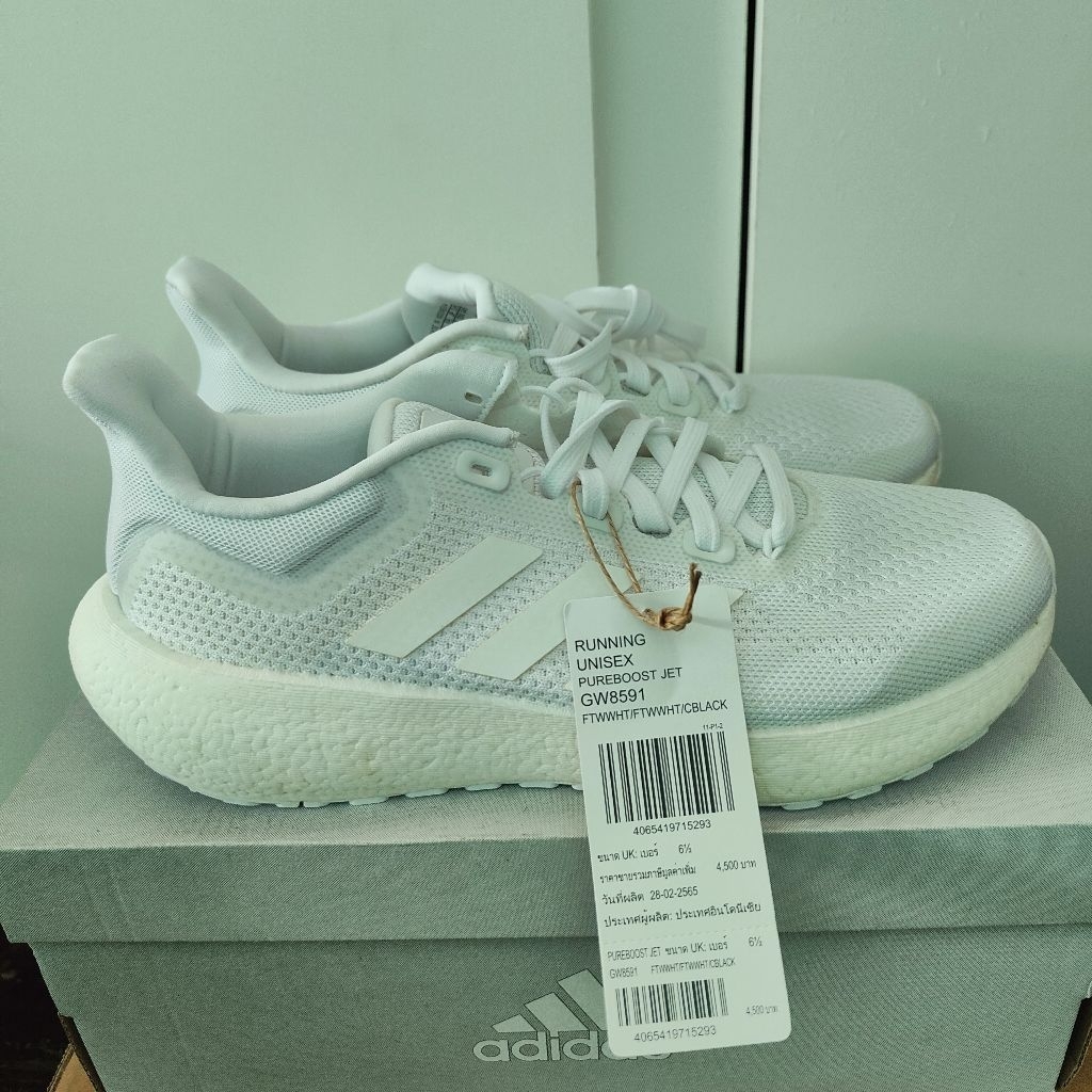 มือ1(ซื้อเก็บไม่เคยใช้ค่ะ)โค้ดลด25-30% เราซื้อจาก Official Shop ADIDAS Pureboost 22 รองเท้าวิ่ง Unisex สีขาว Size 6.5 UK