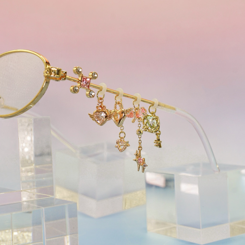ชาร์มใส่แว่นตาสีทอง 14K glasses charms (พร้อมส่ง)