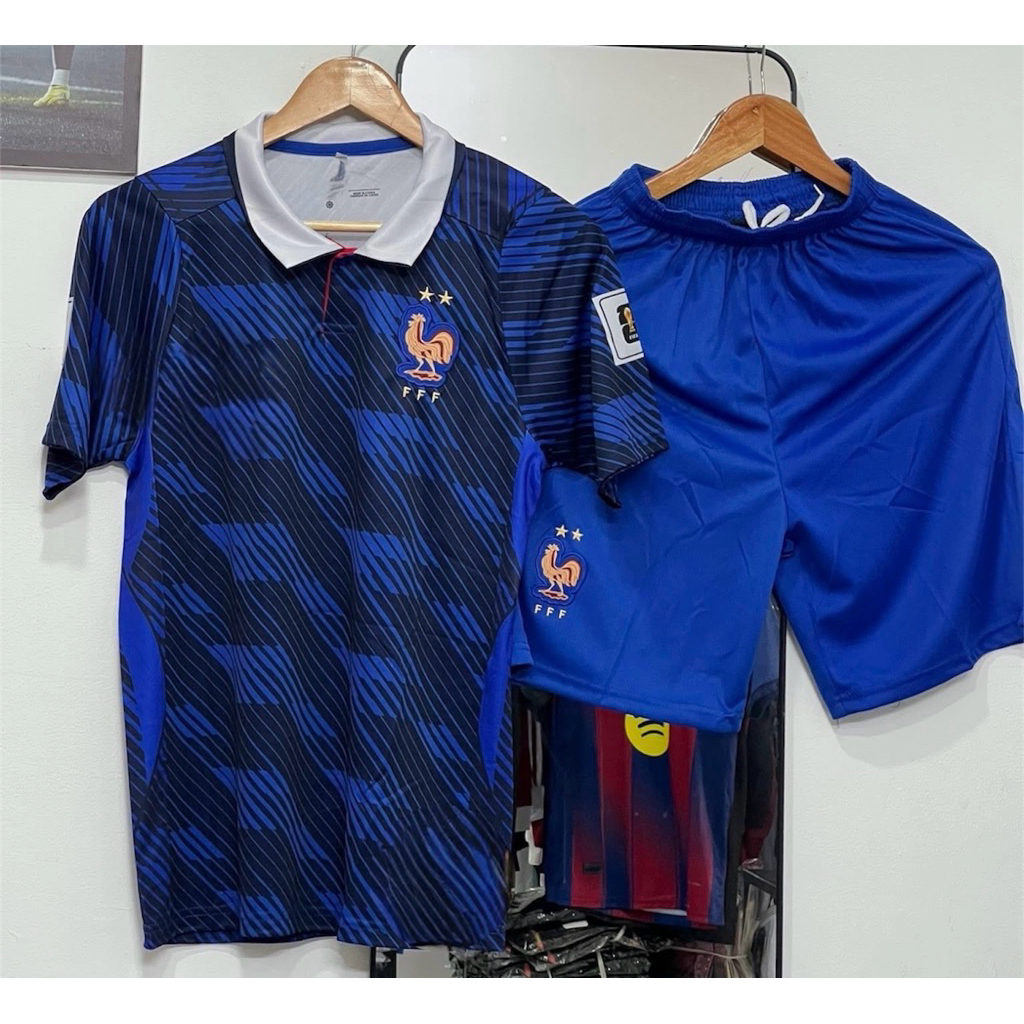 ชุดฟุตบอลลิเวอร์พูลใหม่สำหรับฤดูกาล 2026/27 ประกอบด้วยเสื้อและกางเกง มีไซส์ M, L, XL และ 3XL 🚚 พร้อมส่ง