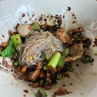 🔥 พริกคั่วเตาฟืน พริกล้วน100% เผ็ดหอม คั่วใหม่ทุกวัน 100 กรัม(ดำ100)