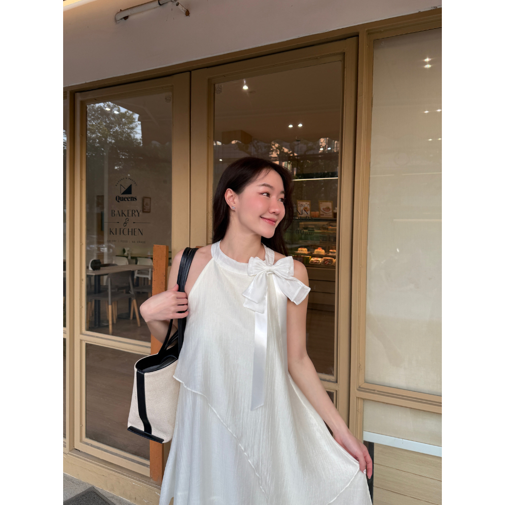 Poppy Petal เดรสยาวออกงาน โบว์เข็มกลัด ด้านหลังคอกระดุม น่ารัก เดรสเกาหลี