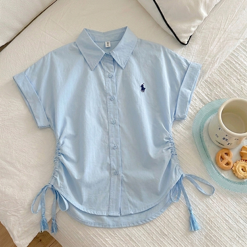 เสื้อเชิ้ต รัดรูป กระดุมแถวเปิด มีหลายสีและหลายขนาด เรียบง่ายและทันสมัย