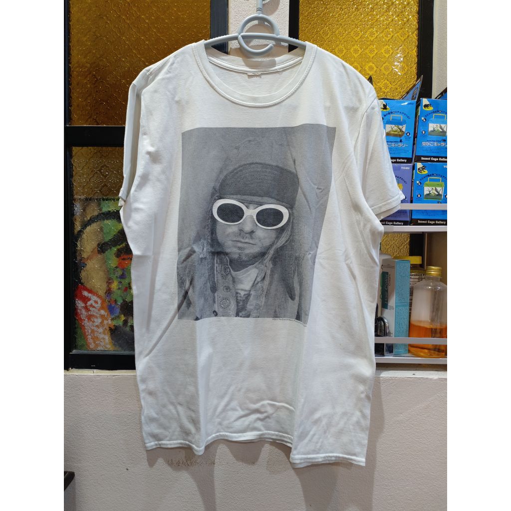 เสื้อยืดNirvana Kurt Cobain Jesse Frohman White Sunglasses H&M ปี 2015