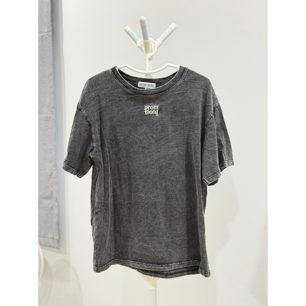 เสื้อสีฟอก promthong มือสอง สภาพใหม่ (ไซต์M)