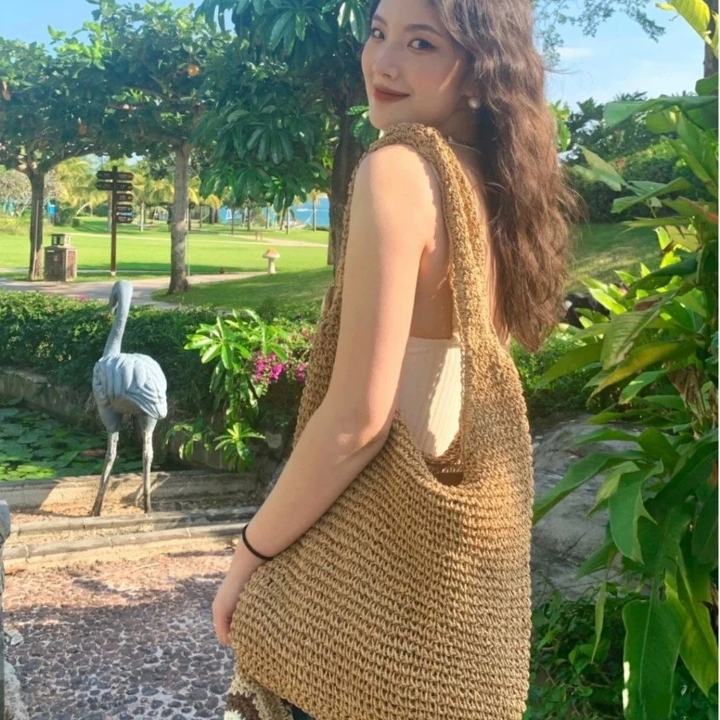 สุดฮิต✨สีทึบกระเป๋าสะพายผ้าถักสไตล์เกาหลี  hoboกระเป๋าสาน ความจุขนาดใหญ่ กระเป๋าฤดูร้อนสำหรับไปเที่ยวทะเล COD