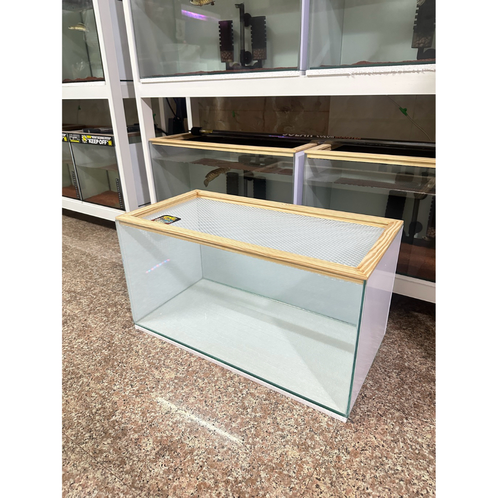 ตู้ปลา ขนาด 24”x12”x12” กระจกหนา5มิล พร้อมฝาปิด พร้อมติดสติกเกอร์สีขาว