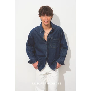 (Leisure Projects) LEISURE DENIM SHIRTS เสื้อเชิ้ตยีนส์แขนยาว ผ้าคอตตอน ทรงหลวม สวมใส่สบาย ดีเทลปั้มนูนไอคอนโลโก้