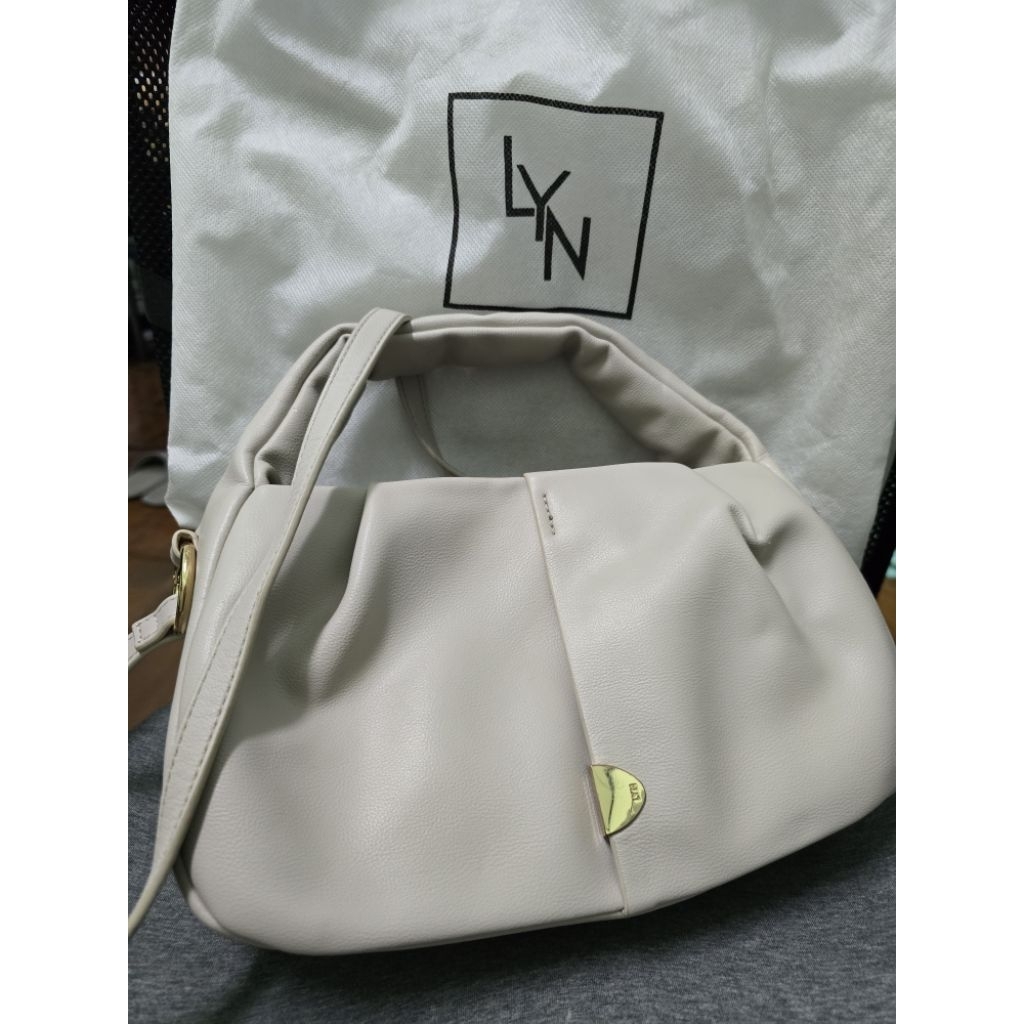 *ส่งต่อ*กระเป๋า LYN สีโทป (Taupe)