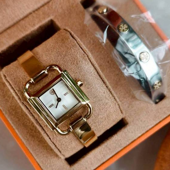 พร้อมส่งในไทย ของแท้ 100 % Tory Burch รุ่น Phipps Bangle Watch (No. TBW7257)