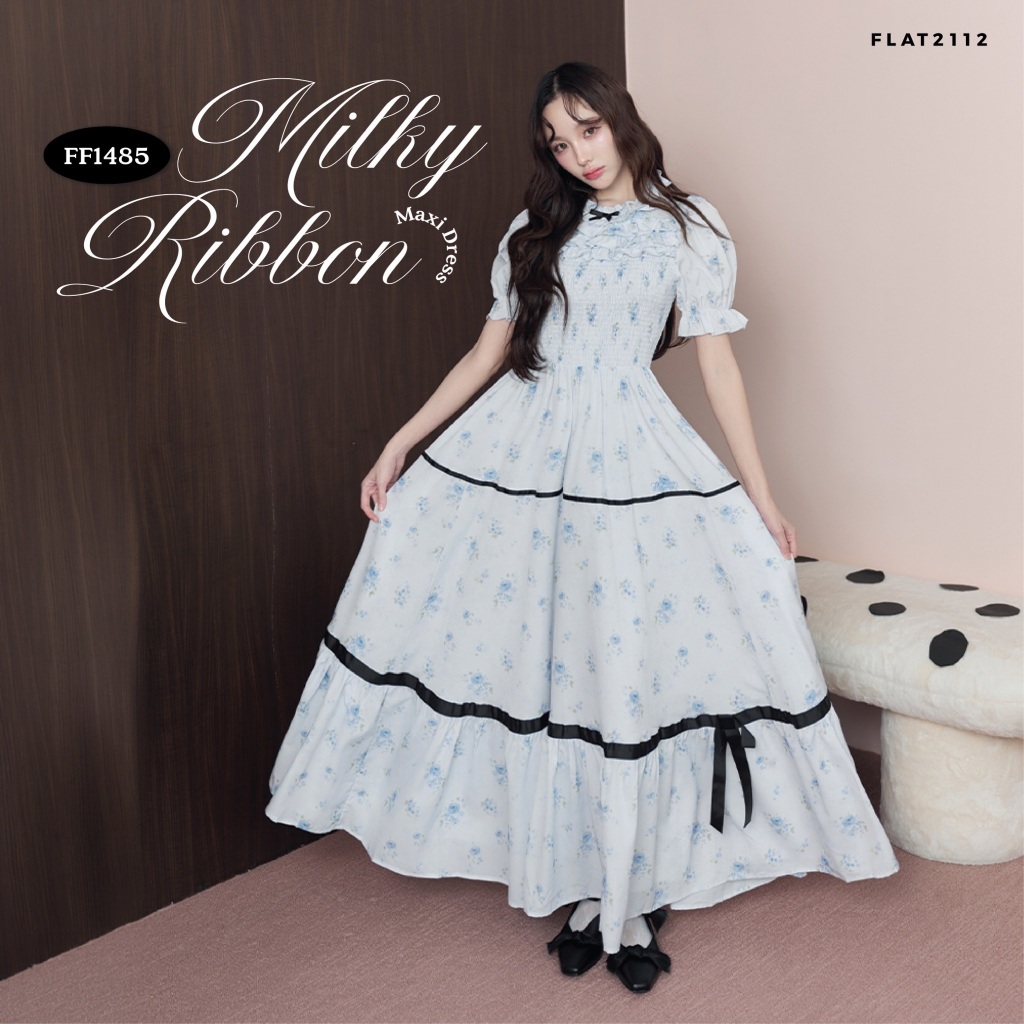 FLAT2112 : MILKY RIBBON MAXI DRESS เดรสยาวสีฟ้าอ่อนลายดอกไม้ ดีเทลระบายลูกไม้ช่วงอก แต่งโบว์เล็กสีดำ (FF1485)