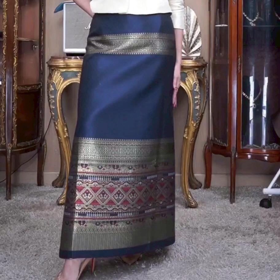 ก52 26.11.68 ผ้าไหมแกมฝ้าย ทอลาย ซิ่นตีนจก สีกรม ขนาด 2 หลา