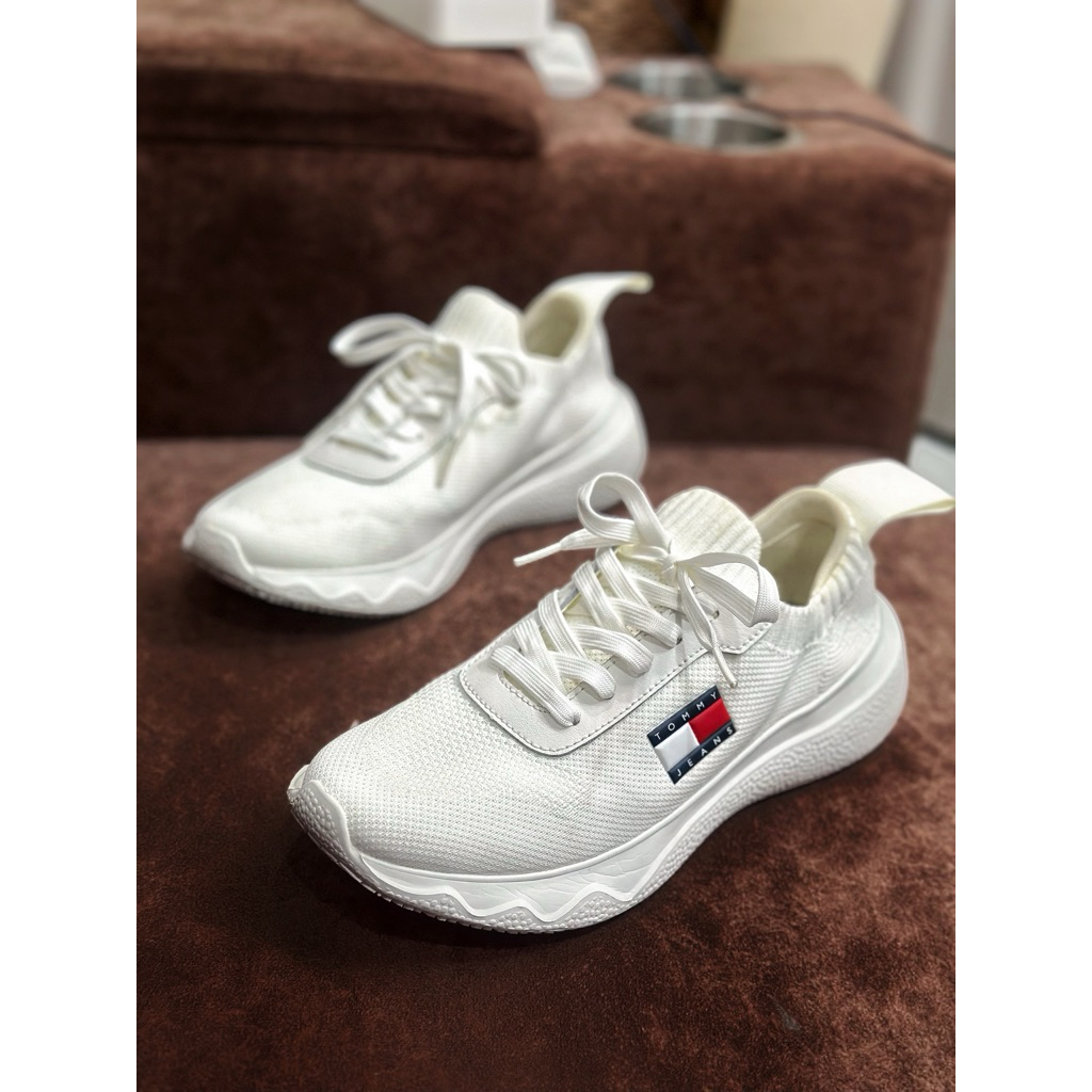 รองเท้าผ้าใบ Tommy Hilfiger แท้💯 (38)