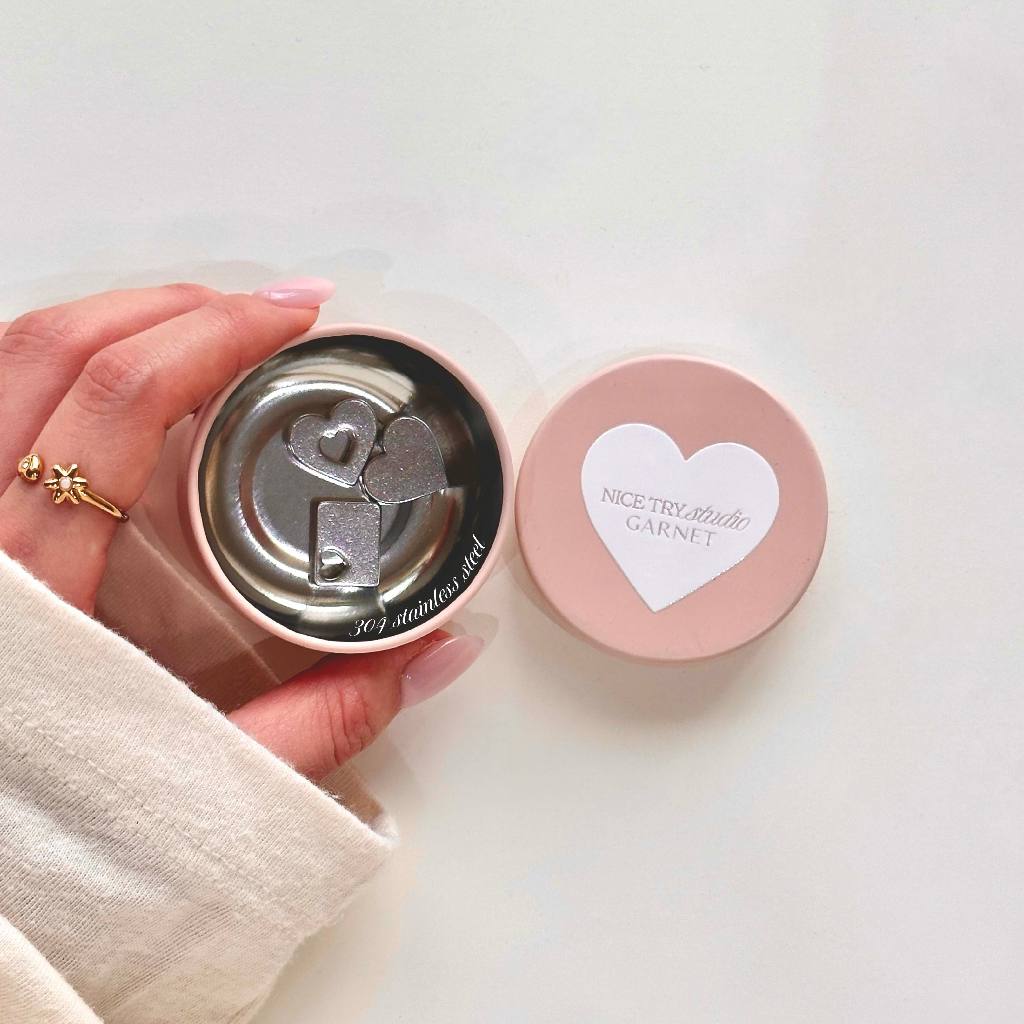 nice try studio x garnet — Peace & Love Matcha Sifting Weight Set ลูกร่อนมัทฉะลายหัวใจ เซต 3 ชิ้น พร้อมกล่องเก็บสีชมพู