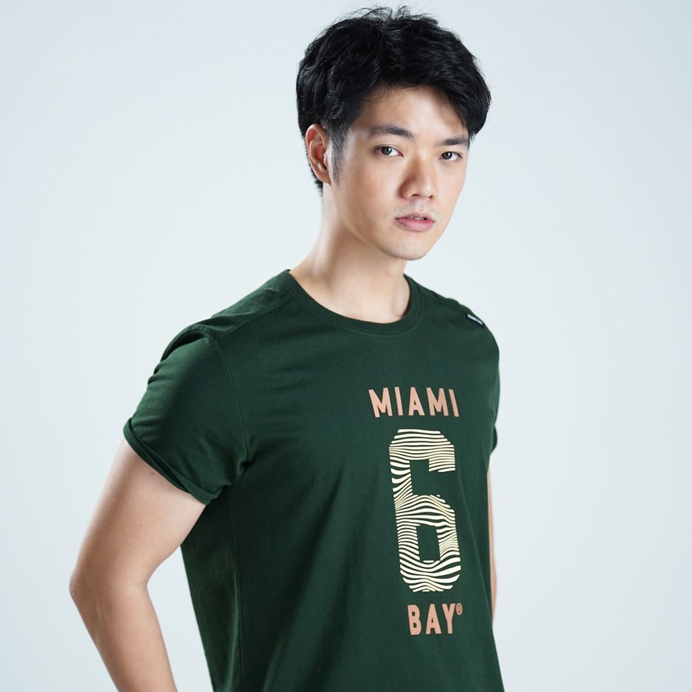 Miami Bay เสื้อยืดชาย สีเขียวเข้ม รุ่น number 6