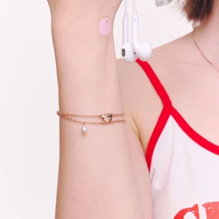 Petite Cupid Crush Bracelet สร้อยข้อมือชาร์มหัวใจและไข่มุก