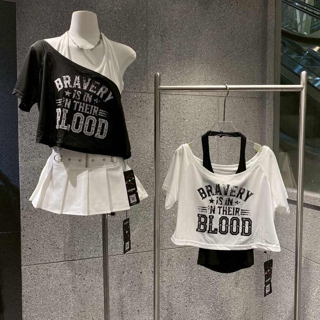 C4564 (ทักแชทเช็คสต็อกก่อนสั่ง) เสื้อสายสปอร์ตเลเยอร์ 🖤🤍 ลุคสตรีทเท่ๆ ใส่เป็นเซ็ตจบครบ แมตช์ง่าย ใส่เที่ยวหรือถ่ายรูป