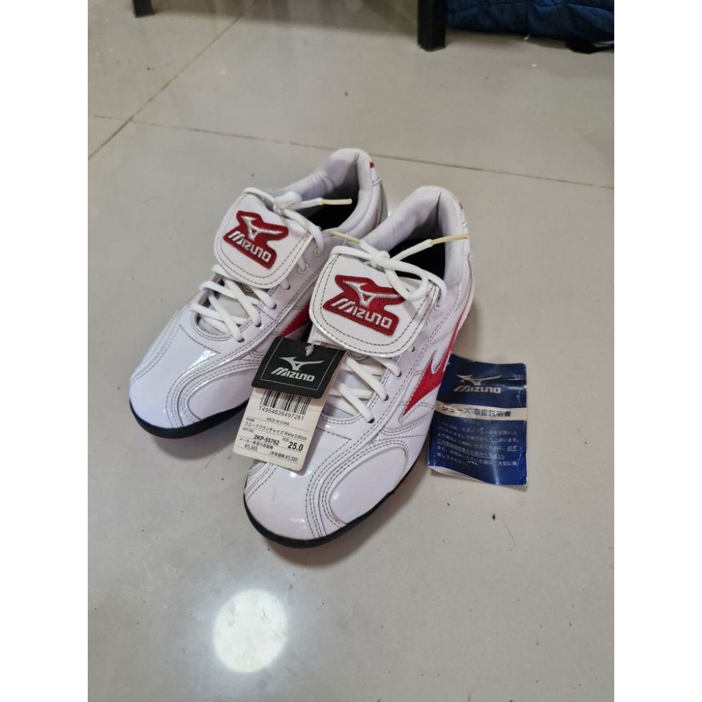 รองเท้าฟุตบอลมือสอง mizuno ไซด์ 39/250