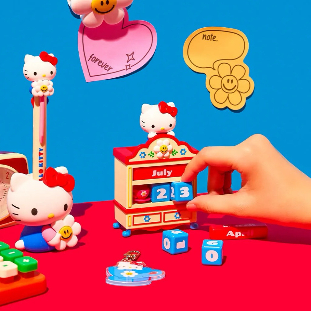 [พร้อมส่ง/พรี 20 วัน] 8ECEMBER - NEW DROP 2 Wiggle Wiggle x Hello Kitty New Collaboration!