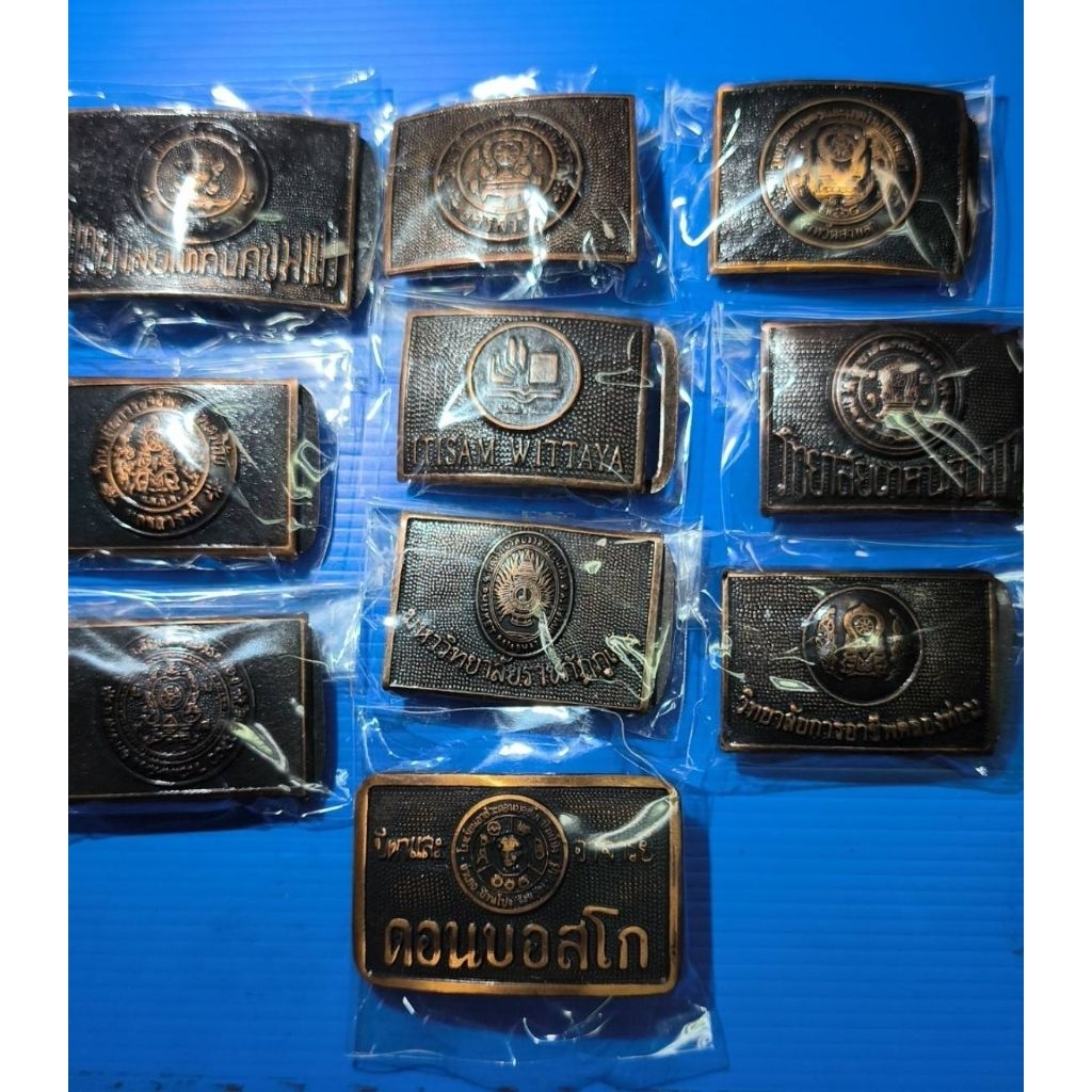 หัวเข็มขัดนักศึกษามหาวิทยาลัยมีหลายแบบขนาด36มมล๊อคที่1