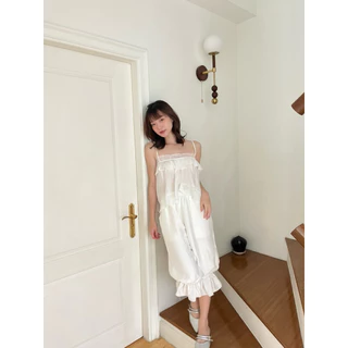 ALICE LACE TOP - *รบกวนอ่านรายละเอียดเนื้อผ้าก่อนค่า** เสื้อสายเดี่ยวขอบลูกไม้ยืด แต่งระบายและช่วงปลายโค้ง (nita.bkk)