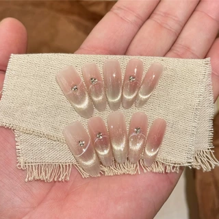 เล็บปลอมสำเร็จรูป ทำจากเจลแท้ 100% ทำด้วยมือ แถมเจลและตะไบเล็บให้ฟรี เล็บปลอมสไตล์เกาหลีและตะวันตก ดีไซน์เรียบง่าย สวยงา
