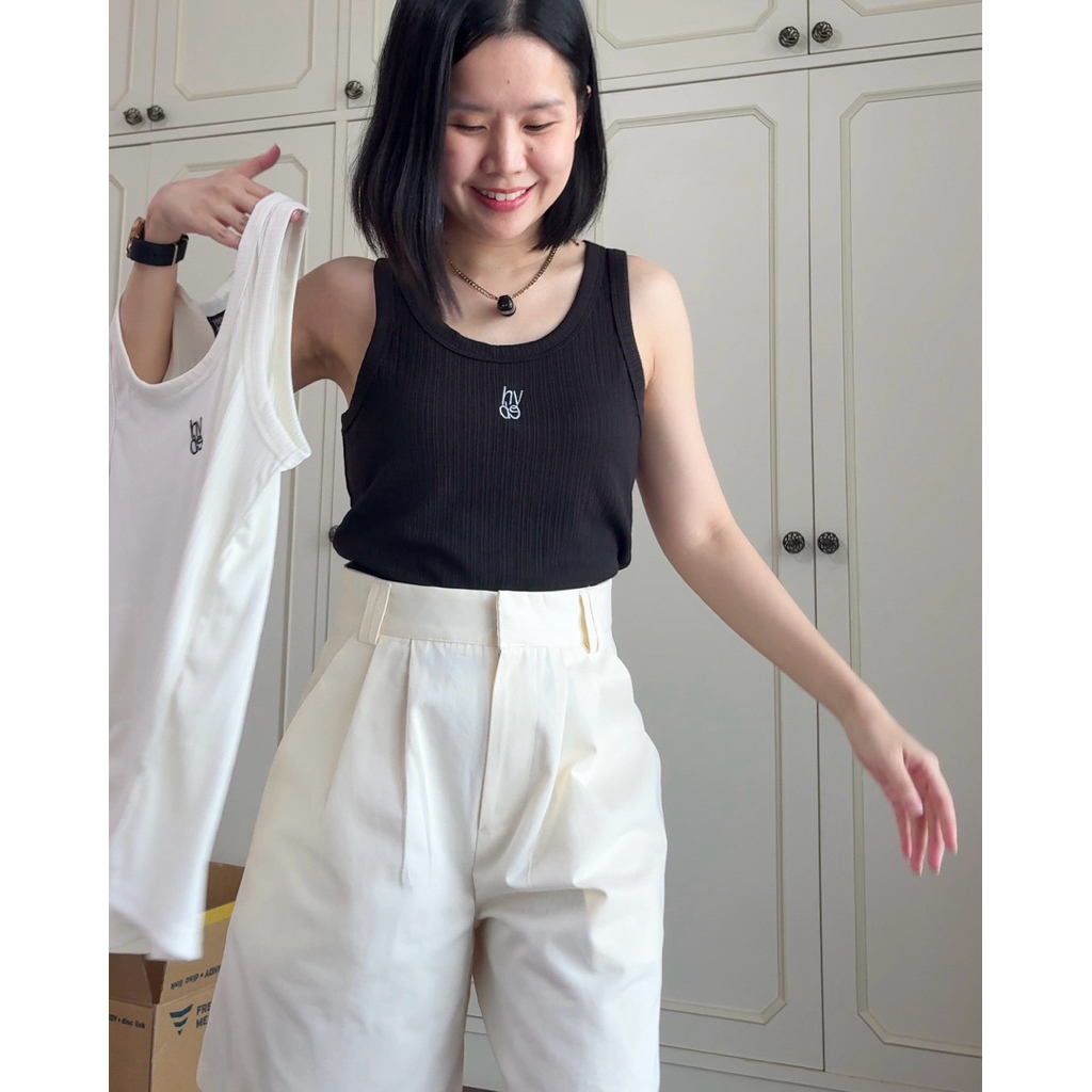 HYDE - LOOSE FIT TANK - เสื้อกล้าม ผ้ายืดมีเท็กเจอร์ เนื้อนิ่ม ปักโลโก้