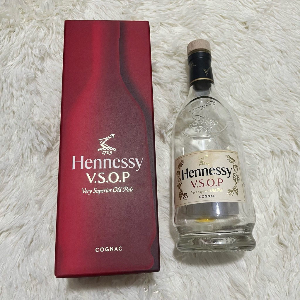 ขวดเปล่าพร้อมกล่อง Hennessy vsop  มี 2 ขนาด 700ml กับ 1000 ml