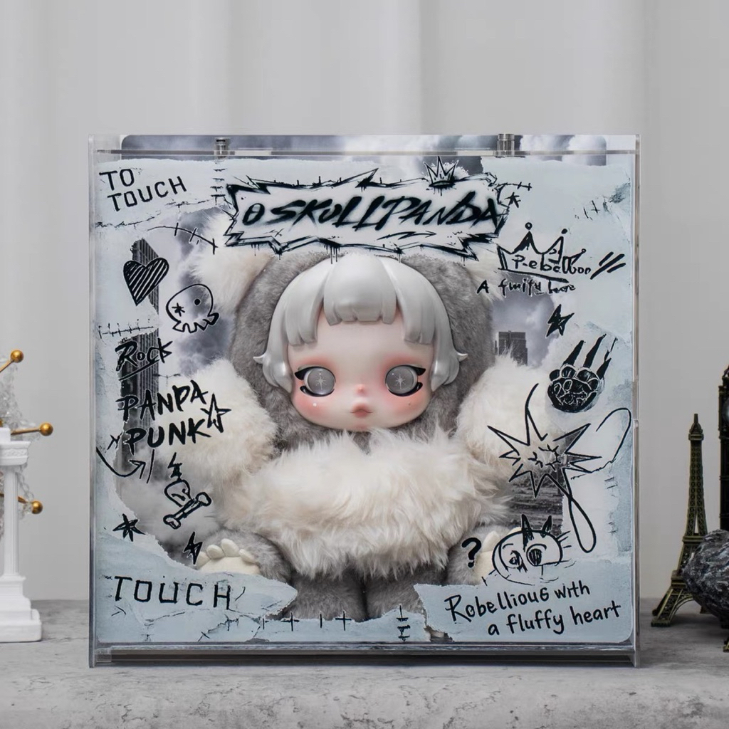 กล่องอะคริลิค กล่องใส่โมเดล SKULLPANDA Punk Panda Plush Doll พร้อมฉาก