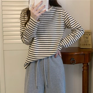พร้อมส่งในไทย** เสื้อแขนยาวคอกลม ไม่หนาใส่หน้าร้อนได้ ผ้านิ่มไม่ลื่น Y354