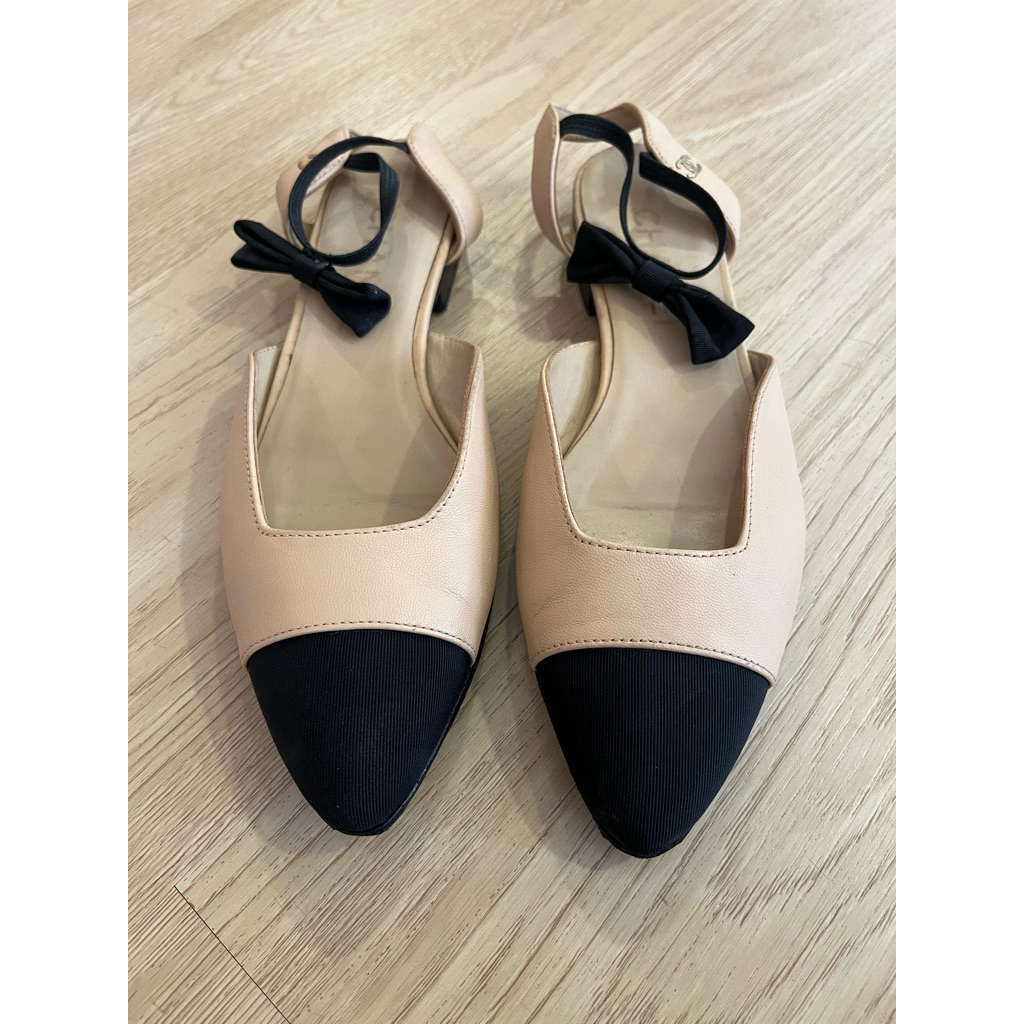 Chanel flat shoes ไซค์ 36C ของแท้มือสอง โดยรวมสภาพดีค่ะ มีรอยใช้งานบ้าง ขอคนเข้าใจรองเท้ามือสอง