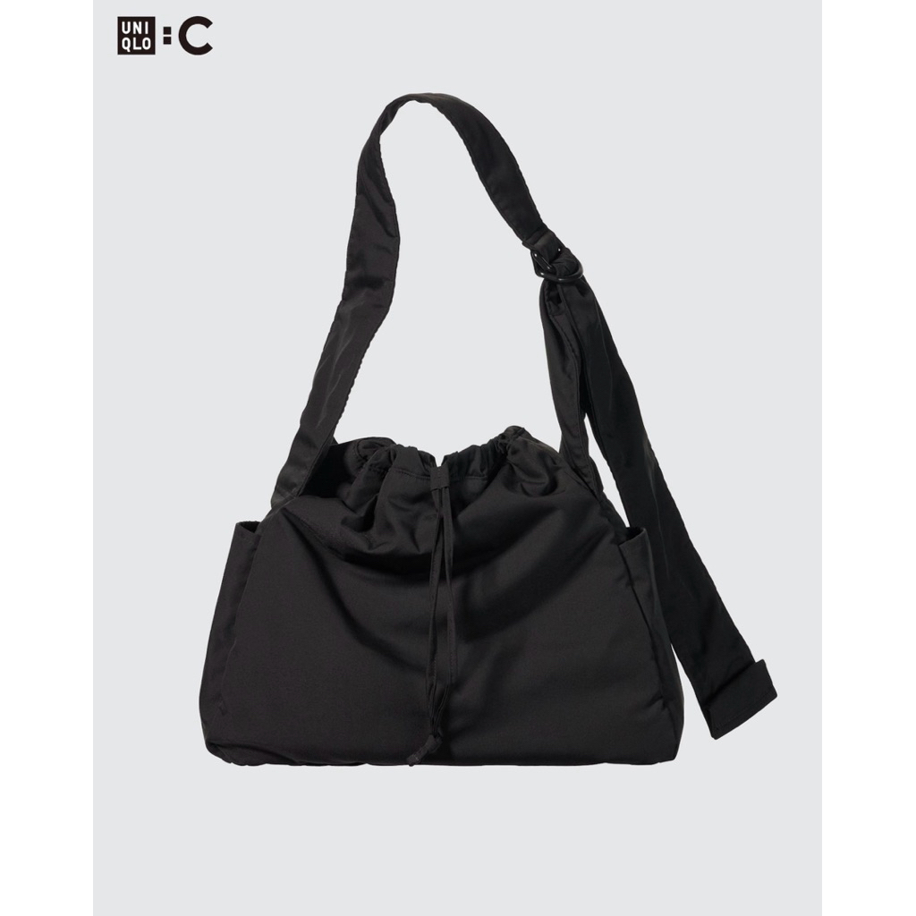 ส่งต่อ ใช้ 1 ครั้ง ของแท้ กระเป๋าผ้าสะพายไหล่ UNIQLO Soft Puffy Shoulder Bag - สีดำ ป้ายครบ ซื้อจากอ