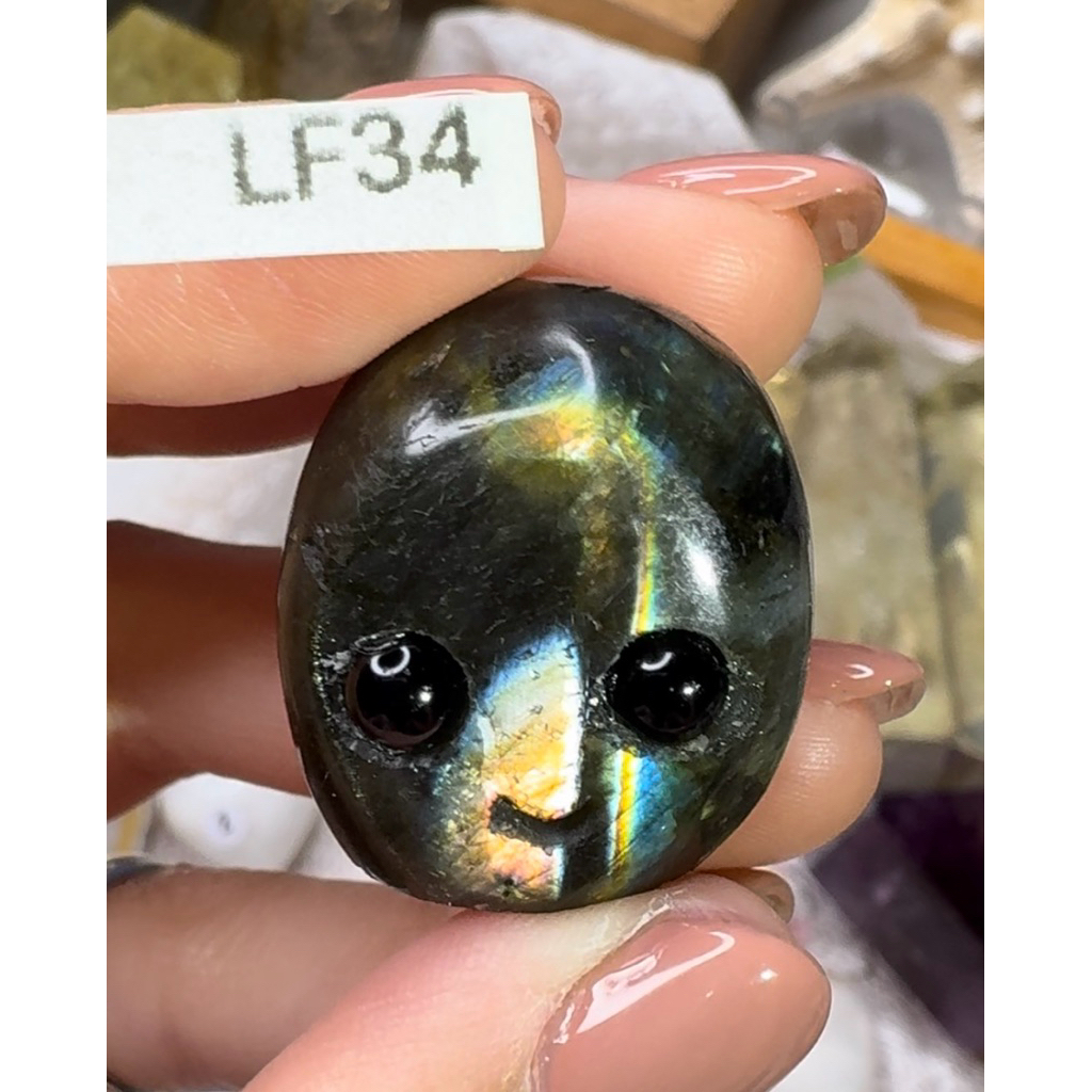 ลาบราดอไรต์ (Labradorite) "หินพ่อมด"หินแห่งการปกป้องคุ้มภัยเสริมพลังจิตใจสร้างความสมดุล (ได้ชิ้นในโพส)(แกะสลักตั้งได้)