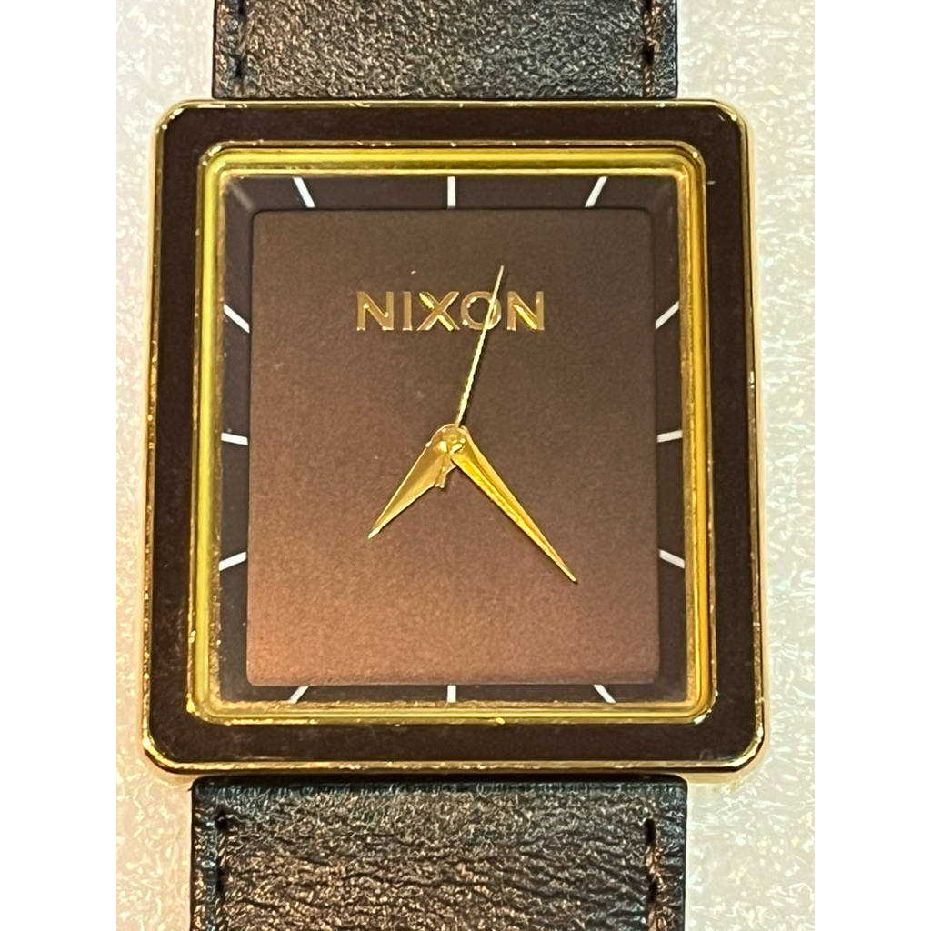 นาฬิกาข้อมือ Nixon The Quatro wrist watch a square gold-plated case and a black dial มือสองญี่ปุ่น (