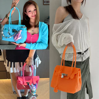 (**พร้อมจัดส่ง)🔥💙Somethingapparels trend Jelly Bag PVC ไซส์ S กระเป๋าเจลลี่สุดฮิตตอนนี้ กระเป๋าโท้ท Shoulder-Kiiikiii