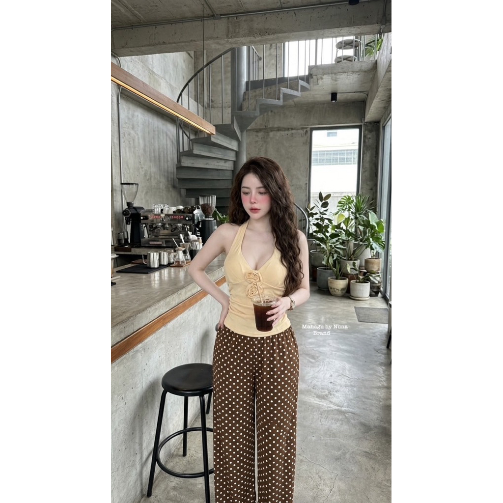 เซตเสื้อคล้องคอ เสริมฟองน้ำ แต่งดอกตรงกลางอกสวยๆ + กางเกงลายจุดผ้าพริ้