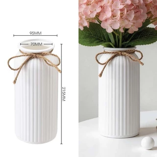 แจกันสีขาว ทรงร่องลอน พร้อมเชือกผูก🎀 สูง 21.5cm แจกันแจกันพลาสติก มินิมอล ตกไม่แตก ตกแต่งบ้าน พร็อพถ่ายรูป