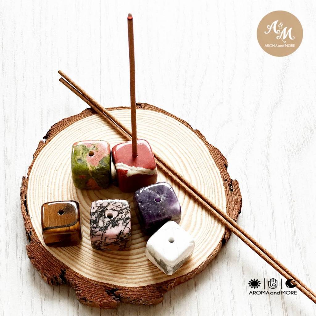 Aroma&More หินคริสตัล สำหรับวางก้านธูป Crystal incense holder หินธรรมชาติ ขัดเงา วางตกแต่ง ขนาด 2x2x2cm