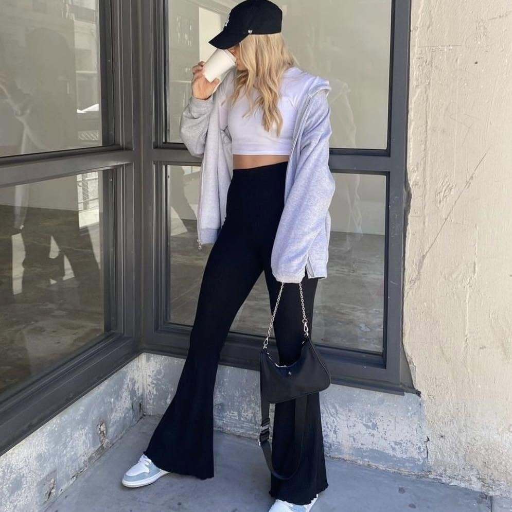 GAPFIT Flare Legging เอวสูง ทุกครั้งที่สวมใส่ คือกระชับมาก เก็บทรง จะดูผอมเพรียว ดูดีทุกกิจกรรมค่ะ สีดำ