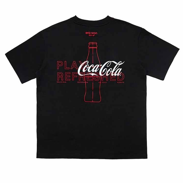 era-won | Coca Cola T-Shirt Oversized era-won เสื้อยืดเอราวอนโอเวอร์ไซส์แขนสั้น สำหรับคุณผู้ชาย สกรีน x Coca Cola สีดำ