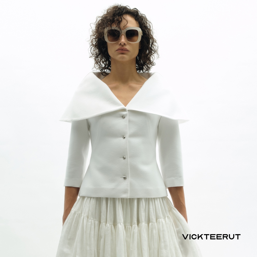 VICKTEERUT Cape Collar Blouse with Three Quarter Sleeve เสื้อปกเคป กระดุมหน้า แขนสามส่วน