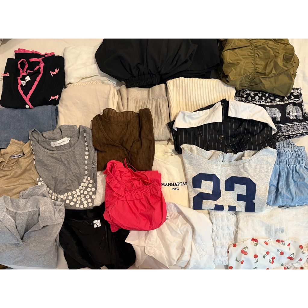 📌 เสื้อผ้ามือสอง สภาพดีมาก สนใจสอบถามเพิ่มเติมได้ค่า H&M Pomelo Promthong 23Begins