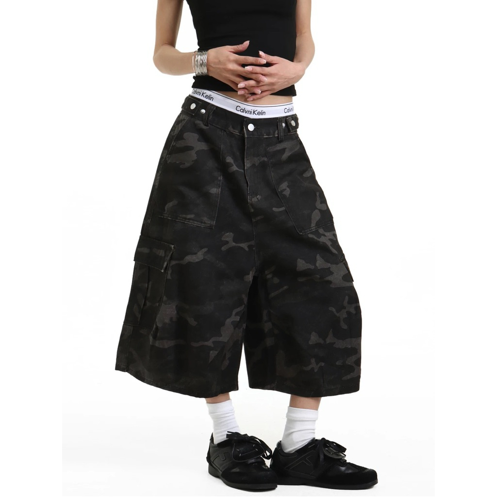 SEIJII SHADOW CAMO CARGO CULOTTES กางเกงคาร์โก้ 5 ส่วน ทรงขากว้างพรางหุ่น สตรีท Y2K (Shadow Camo Cargo Culottes)