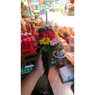 [สินค้าพร้อมจัดส่งด่วน] กรวยดอกไม้ (คละแบบ) พร้อมธูปเทียน