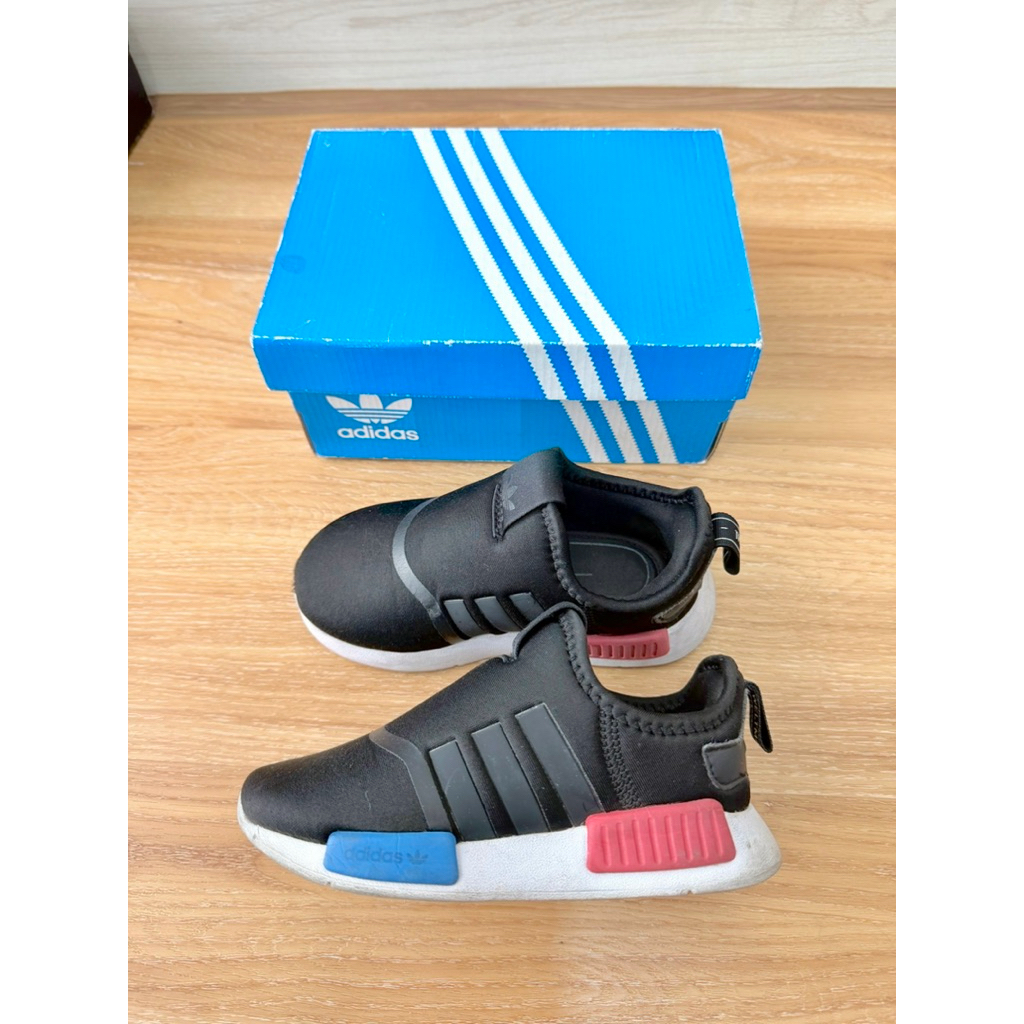 ส่งต่อ รองเท้า ADIDAS Kids US : 9 1/2K